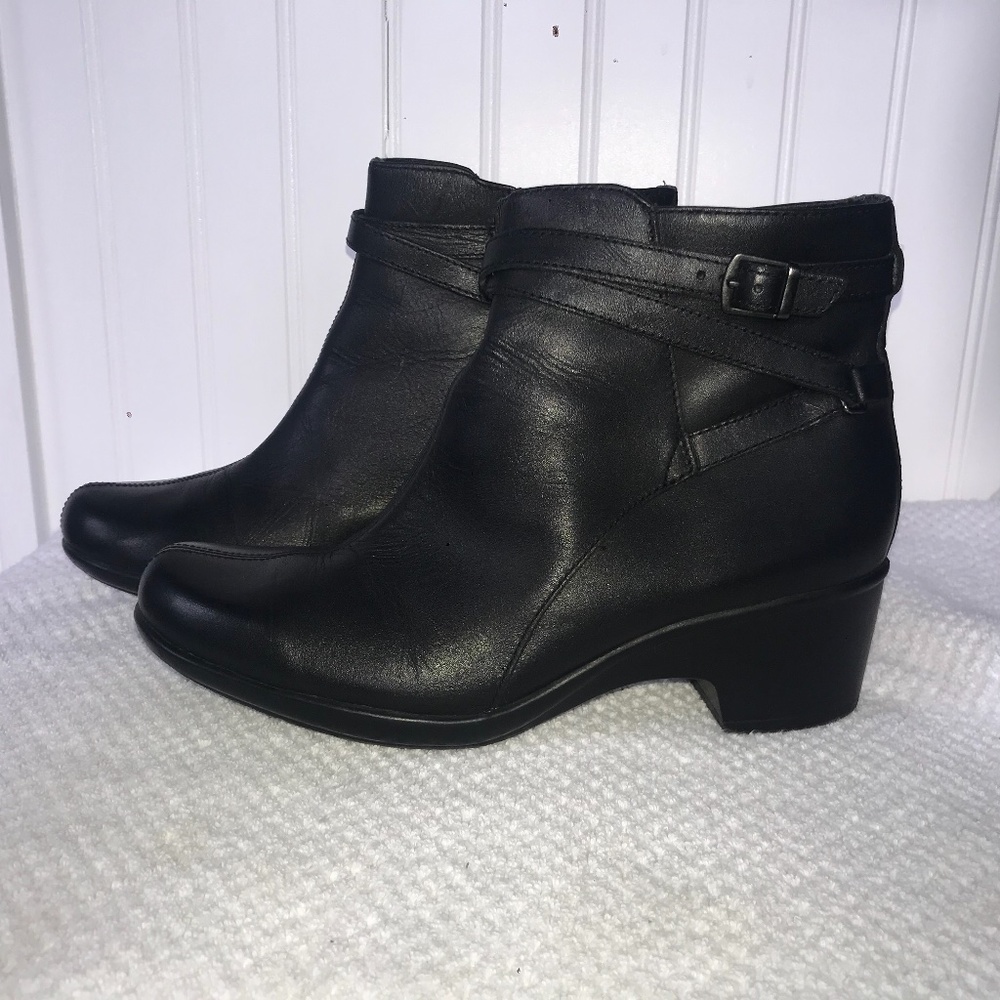 Clarks Black Leather Ankle Boots Booties Chunky Heel Sz.8
